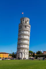 Crédence de cuisine en verre imprimé Tour de Pise Leaning Tower of Pisa in a sunny day in Pisa, Italy. Leaning Tower of Pisa on Piazza dei Miracoli in Pisa, Tuscany, Italy.