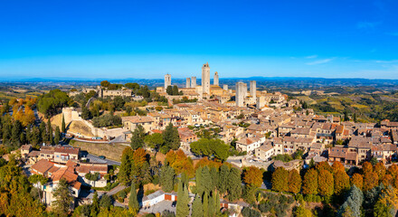 Fototapeta premium Town of San Gimignano, Tuscany, Italy with its famous medieval towers. Aerial view of the medieval village of San Gimignano, a Unesco World Heritage Site. Italy, Tuscany, Val d'Elsa.