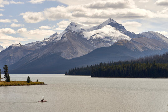 Canada, Alberta, Jasper National Park, Maligne Mountain, Canoe on Mali
