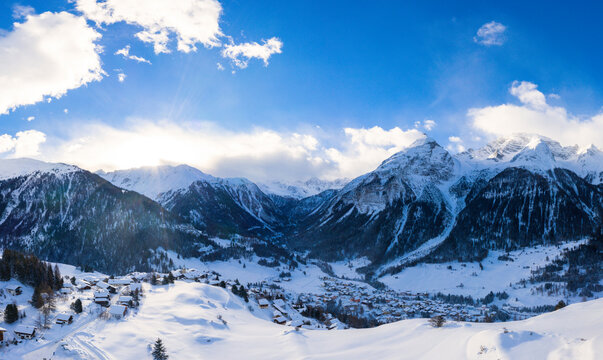Panorama aereo di Latsch, Bergun, Svizzera