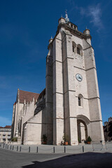 Fototapeta na wymiar Cathedral and architecture of the city of Dole in the Jura in France