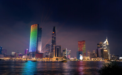 Obraz premium Beautiful view of Ho Chi Minh City skyline and the Saigon River at sunset. Amazing colorful view of skyscraper and other modern buildings at downtown
