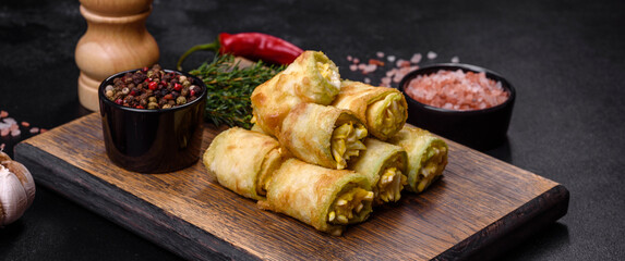 Low carbs Zucchini pockets filled with savory spinach, eggs and cheese