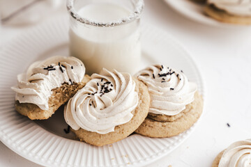 cookies with butter cream nutmeg sweet dessert cafe