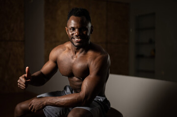 Fototapeta na wymiar Handsome afro american shirtless man posing in the gym. 