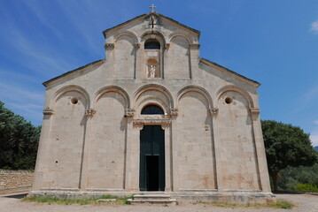 Fototapeta na wymiar Façade de la cathédrale du Nebbio à Saint-Florent. Corse