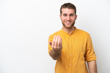 Young caucasian man isolated on white background inviting to come with hand. Happy that you came - obrazy, fototapety, plakaty