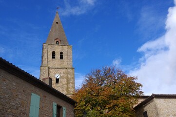 Fototapeta na wymiar Église Saint Corneille, Puycelsi 