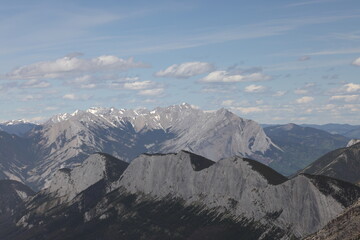 Fototapeta na wymiar Sulphur Skyline Trailhead, Jasper National Park, Canadian Rockies, Alberta