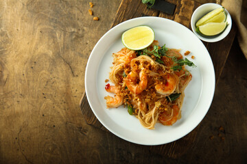 Stir fry noodles with shrimps