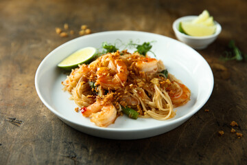 Stir fry noodles with shrimps