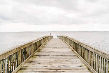 Fototapeta na wymiar wooden bridge in the sea