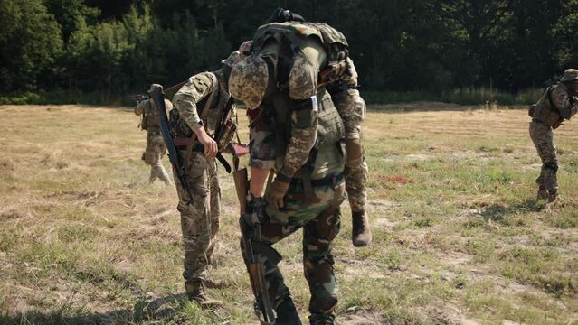 When a soldier lifts a wounded warrior and sets him on his shoulders, the wounded man is evacuated from the battlefield, and the Special Warfare Unit covers him with its weapon against enemy fire