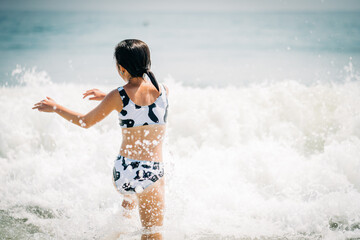 Fototapeta premium asian girl at the beach