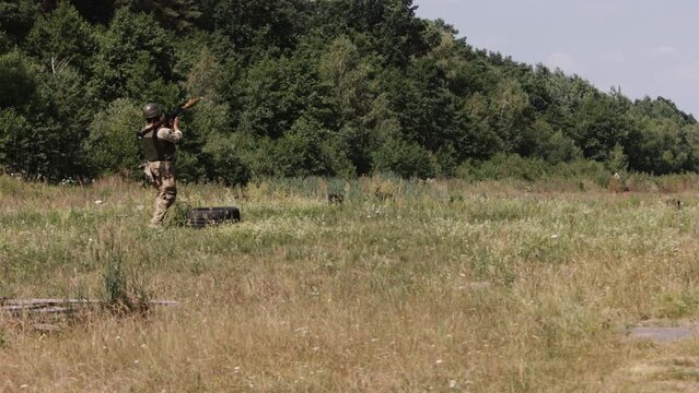 An Ukrainian serviceman prepares the Precision Shoulder-Fired Rocket Launcher, PSRL-1, as he prepares to fire it.