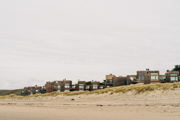 Fototapeta na wymiar houses on the beach in brittany