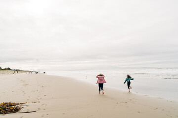 Naklejka premium children running on the beach