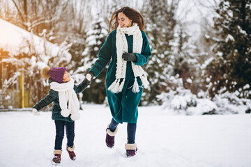 Fototapeta na wymiar Mother and daughter in winter park