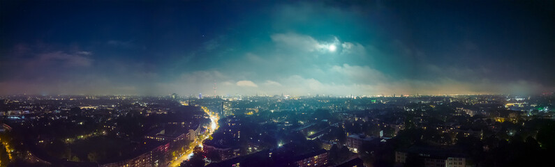 Hamburg full moon and rain, can only love it 