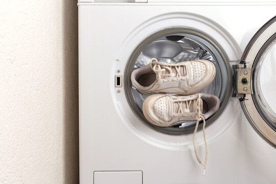 dirty white sneakers wash in the washer, cleaning sporty shoes at home