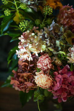Fototapeta jesienny bukiet, kompozycja kwiatowa z jesiennych kwiatów, boho bukiet,autumn bouquet 