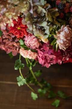 Fototapeta jesienny bukiet, kompozycja kwiatowa z jesiennych kwiatów, boho bukiet, autumn bouquet