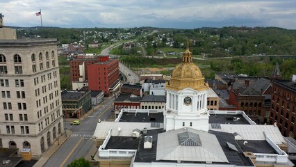 Obraz premium Closeup aerial view of the top of the Marion County courthouse in Fairmont, WV.