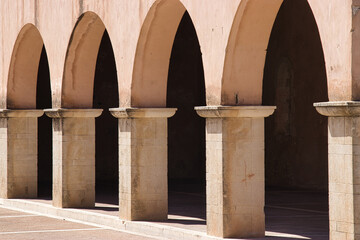 Bonifacio, arch