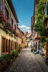 Fototapeta na wymiar Street scene in Eguisheim France