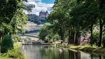 Canal de Bourgogne mit Chateauneuf