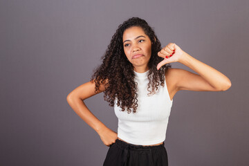 Young Brazilian black woman, sign of dislike, disapproval, bad.