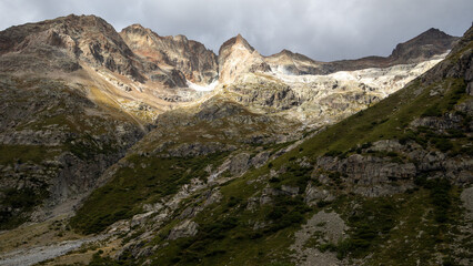 Lumière du soleil sur les montagnes de l'Oisans, sun light on the mountains