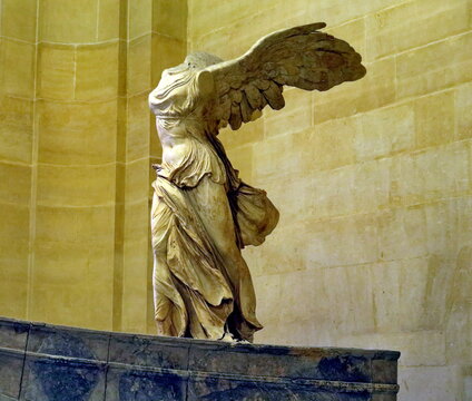 Victoire de Samothrace. Marbre grec d'&eacute;poque hell&eacute;nistique (d&eacute;but du iie s. avant J.-C.), d&eacute;couvert (1863) &agrave; Samothrace. Mus&eacute;e du Louvre. Paris. 28/02/2020