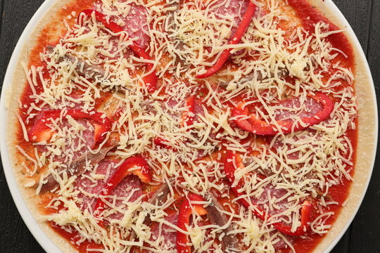 Pizza with peppers, anchovies and cheese