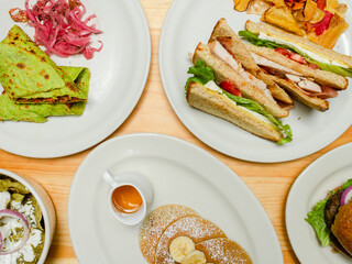 sandwich with chicken and vegetables