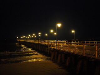 Oświetlenie nocne mola w Orłowie, morze, molo