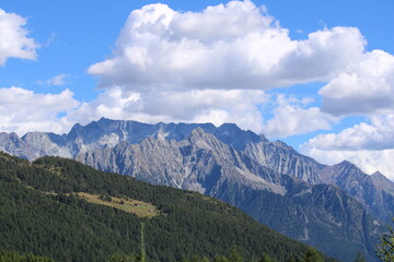 Fototapeta na wymiar Catena montuosa