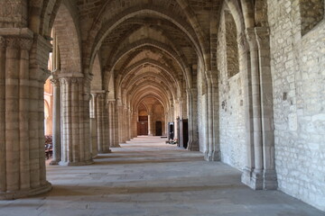 Fototapeta na wymiar La basilique Saint Remi, de style roman, intérieur de la basilique, ville de Reims, département de la Marne, France