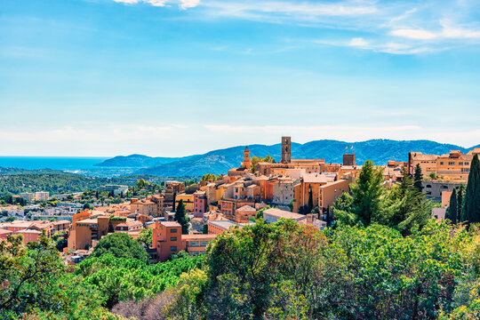 Fototapeta The city of Grasse on the French Riviera