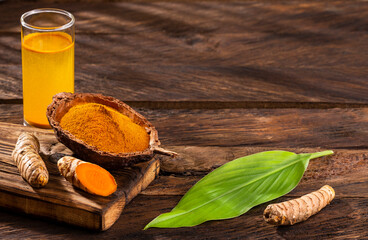 Curcuma longa - Mix of water with turmeric powder