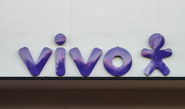 Operator Vivo logo facade store. Vivo is a trademark of Telef&ocirc;nica Brazil and a fixed telephony concessionaire.