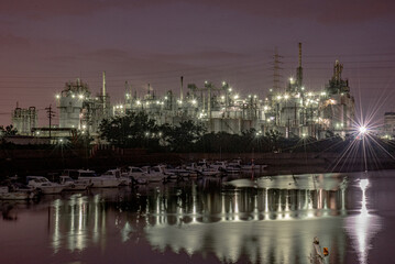 夜明け前の工場