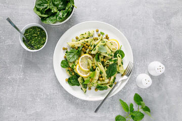 Pasta penne with spinach pesto and green peas