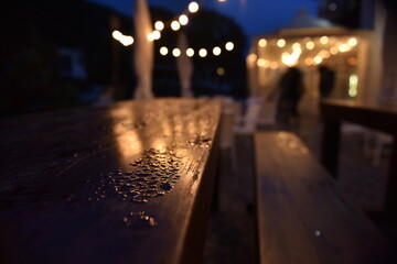 Fototapeta Puste stoły w Pubie w nocnym nastroju obraz