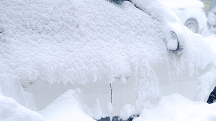 Fototapeta na wymiar car lost in snow
