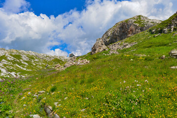 Fototapeta premium Der Geoweg am Rüfikopf in den Lechtaler Alpen, Österreich 
