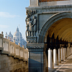 Venezia. Angolo di Palazzo Ducale e Ponte Paglia verso La Salute.