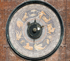 Fototapeta na wymiar Cremona. Orologio astronomico del campanile del Duomo