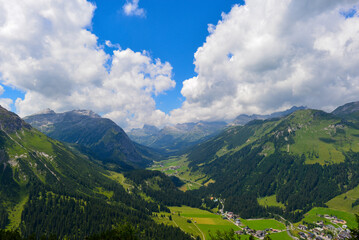 Naklejka premium Wanderweg am Rüfikopf in den Lechtaler Alpen, Österreich