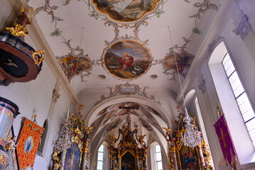 Innenansicht Alte Pfarrkirche St. Nikolaus in Lech, Vorarlberg (Österreich)